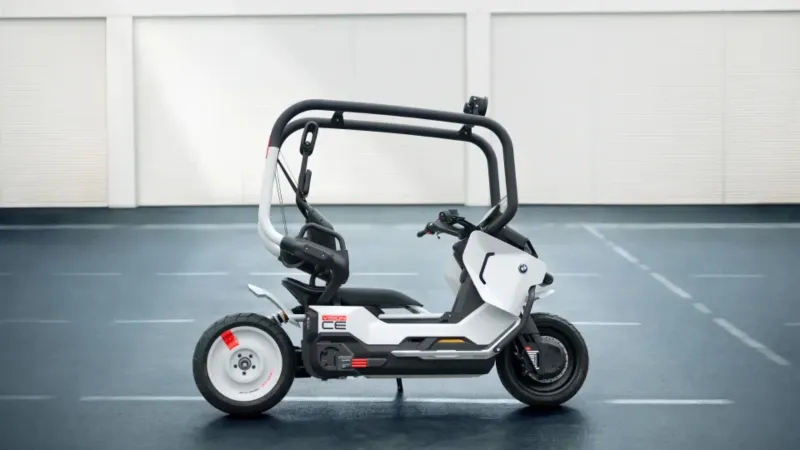دراجة BMW Vision CE .. خطوة نحو تنقل حضري بلا خوذة (فيديو)