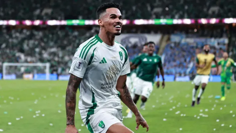 كلاسيكو الجمعة بين الهلال والأهلي.. غيابات تعيد تشكيل الحسابات 