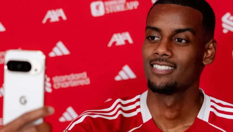 إيزاك يشكر نيوكاسل رغم رحيله المثير للجدل إلى ليفربول