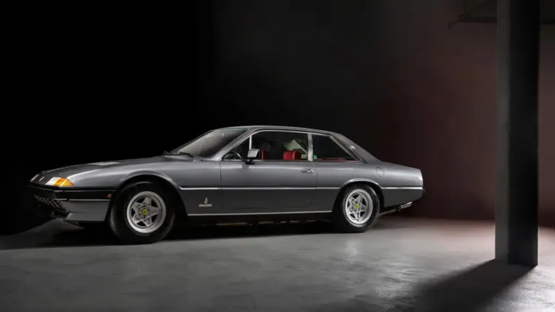 سيارة Ferrari 400i كلاسيكية بمواصفات نادرة في مزاد عالمي