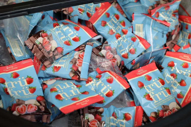 حلوى بالشوكولاتة تخفي خطرًا غير متوقع.. والشركة تسحبها من الأسواق