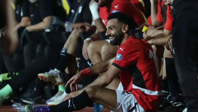 قبل موقعة بوركينا فاسو.. محمد صلاح يوثق أجواء معسكر منتخب مصر بلقطة وتعليق طريف