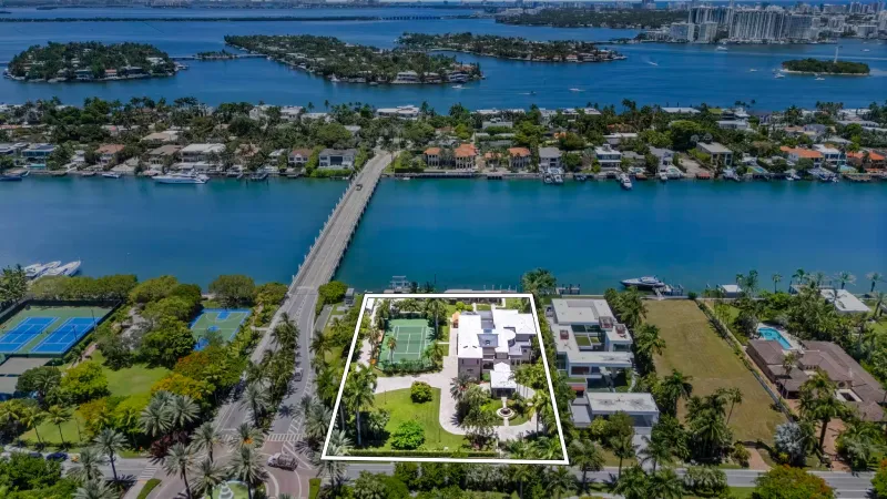 عقار فاخر في ميامي بمساحة شاسعة للبيع بـهذا السعر