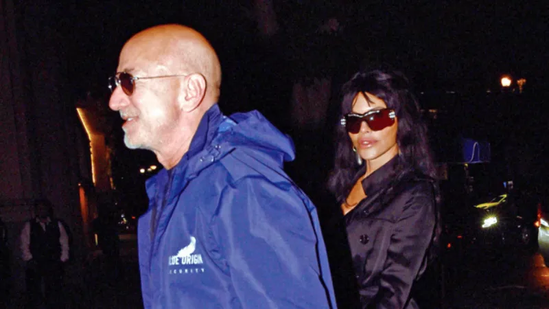 جيف بيزوس ولورين سانشيز يتألقان في حفل عيد ميلاد  سيدني سويني (صور)