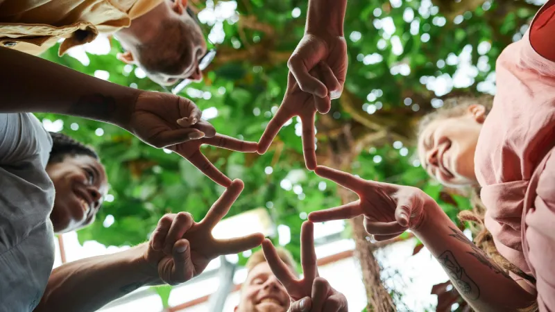 دراسة تكشف العلاقة بين الوحدة والألم الجسدي