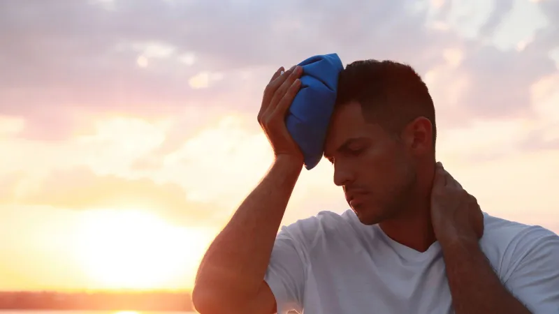 أبحاث جديدة تنسف المعتقد الشائع: هل النساء يشعرن بالألم أكثر من الرجال؟