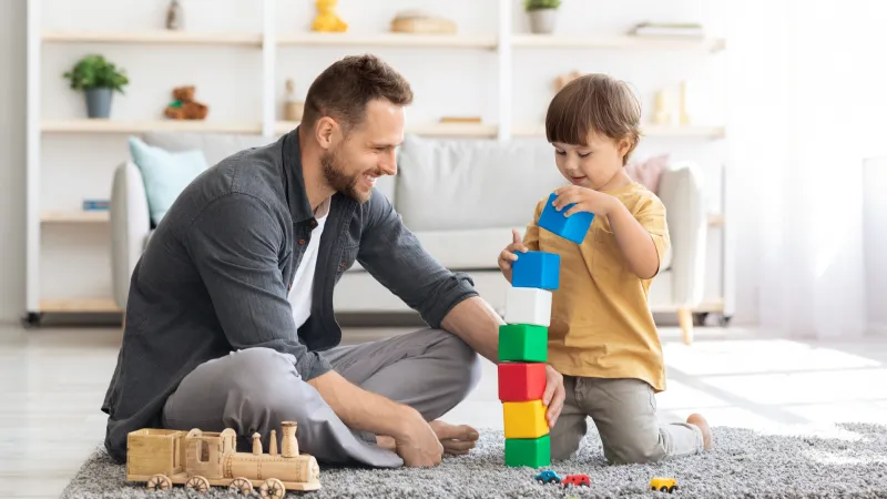 دراسة تكشف: كيف يشكل الأب نشاط الأطفال ونمط حياتهم اليومي؟