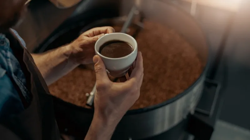 دبي تكشف سر أغلى فنجان قهوة في العالم بسعر خيالي