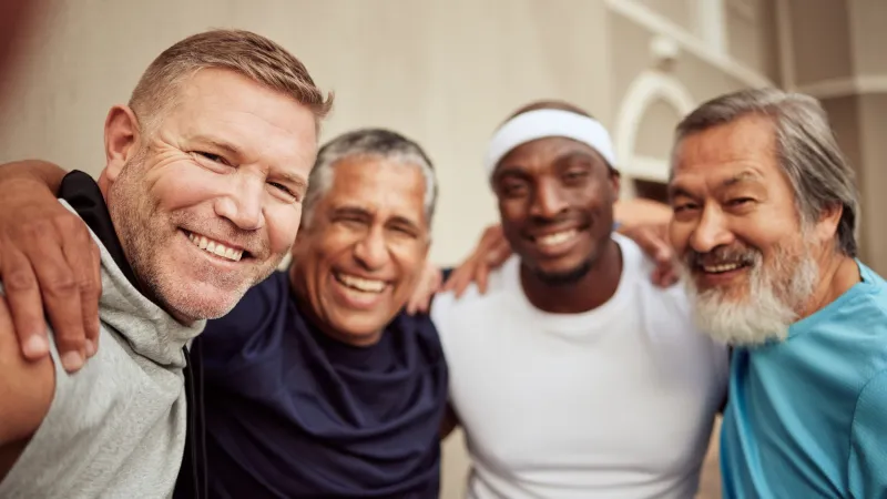 صداقات الرجال المقربة: ما العمر الذي يلتقي فيه الرجل بأفضل أصدقائه؟