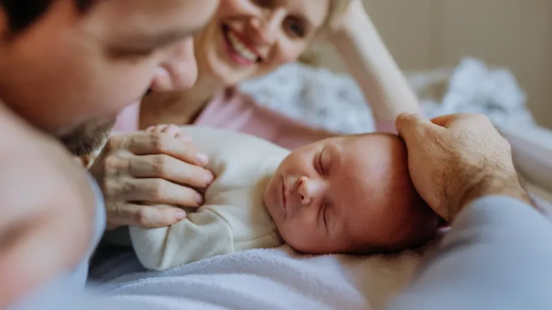 10 آلاف دولار مقابل اختيار اسم طفل.. صفقة غريبة تثير الجدل