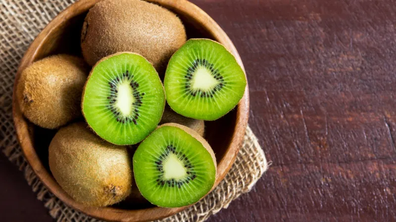 ليست التفاح.. خبيرة تغذية تكشف عن الفاكهة ذات الفوائد العظمى