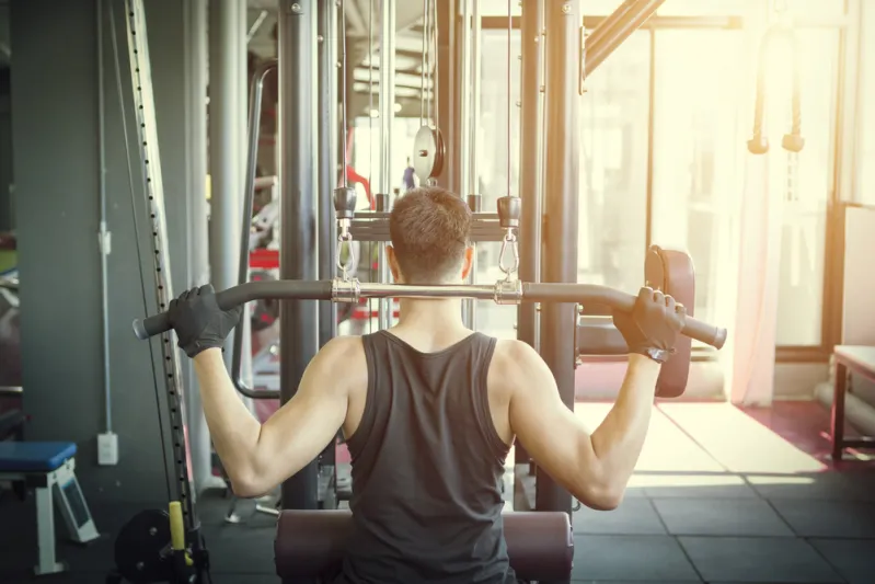 هل مللت من السكوات؟ هذا التمرين سيغيّر روتينك في الجيم