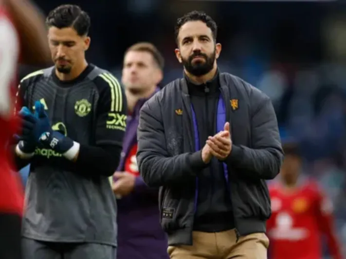 مدرب مانشستر يونايتد يعترف بمسؤوليته عن أسوأ بداية للفريق منذ 33 عامًا (فيديو)