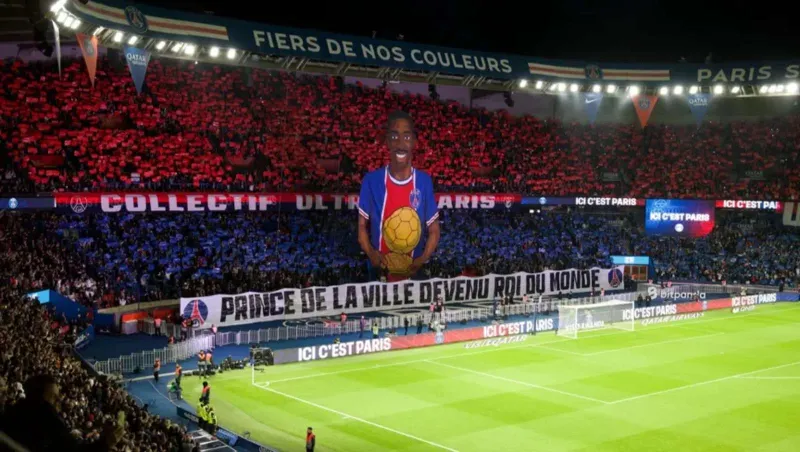 ديمبيلي يتلقى تكريمًا أسطوريًا من جماهير باريس سان جيرمان (صور)