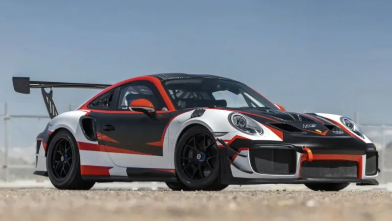 سيارة فيرستابن بورشه 911 GT2 RS Clubsport الأسطورية للبيع.. ماذا يجعلها مختلفة؟