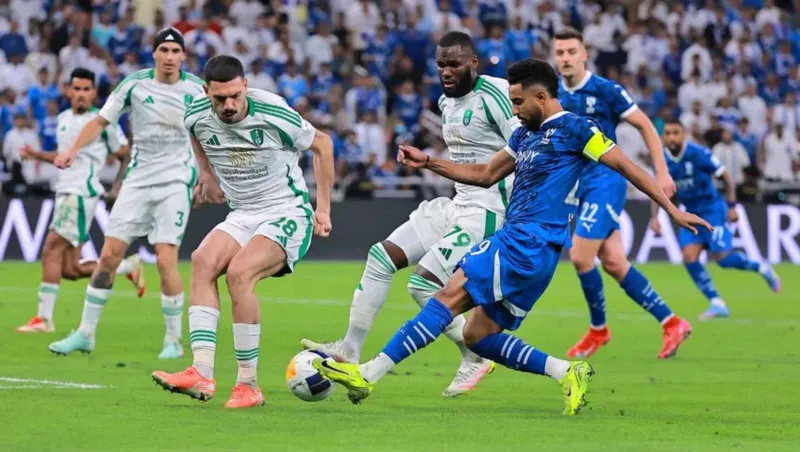 كلاسيكو الهلال والأهلي يتصدر.. مواعيد أبرز مباريات اليوم الجمعة