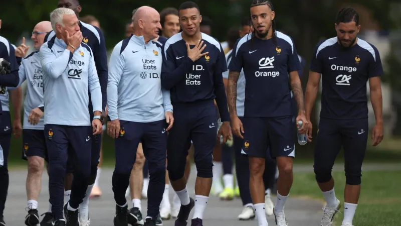 ديشامب يعلن قائمة فرنسا لتصفيات المونديال.. غيابات بارزة ووجوه جديدة