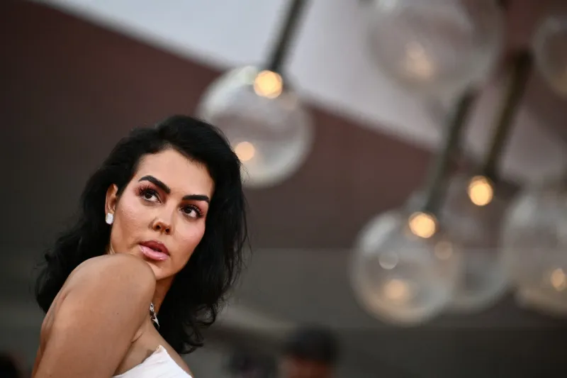 من وراء الأضواء إلى الصفوف الأولى.. حكاية صعود جورجينا رودريغيز