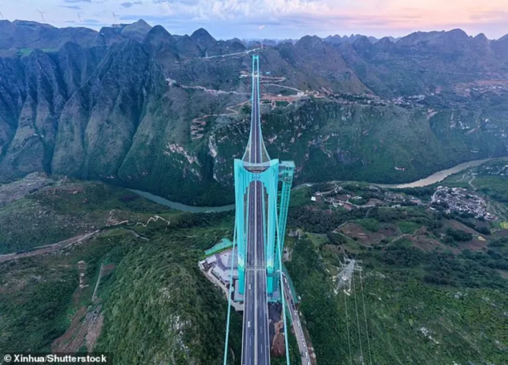 افتتاح مقهى زجاجي مثير على قمة أطول جسر في العالم.. تجربة مذهلة