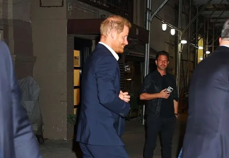 حدث خيري بنيويورك يطرح علامات استفهام حول علاقة هاري وميجان.. هل تزداد الفجوة؟ (فيديو) 