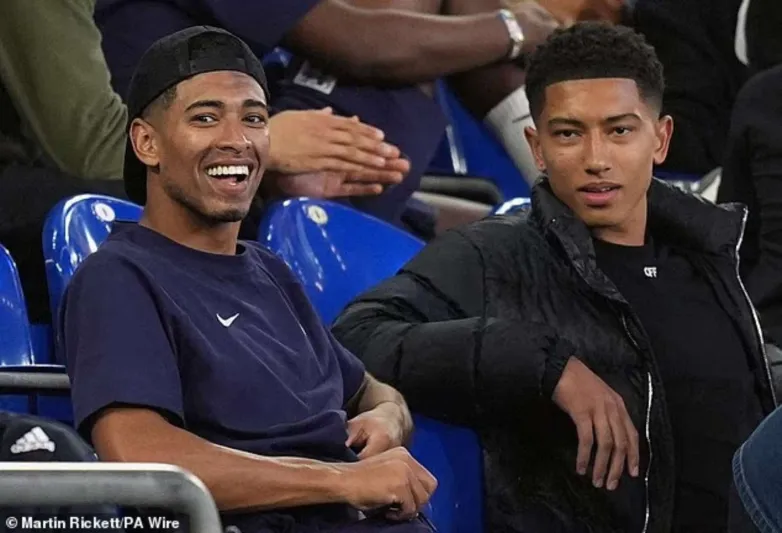 هل يفوز مانشستر يونايتد بسباق التعاقد مع جوب بيلينغهام؟