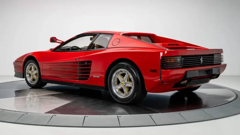 فيراري تُعيد "تيستاروسا" إلى الحياة.. لكن النسخة الكلاسيكية تخطف القلوب من الجديدة