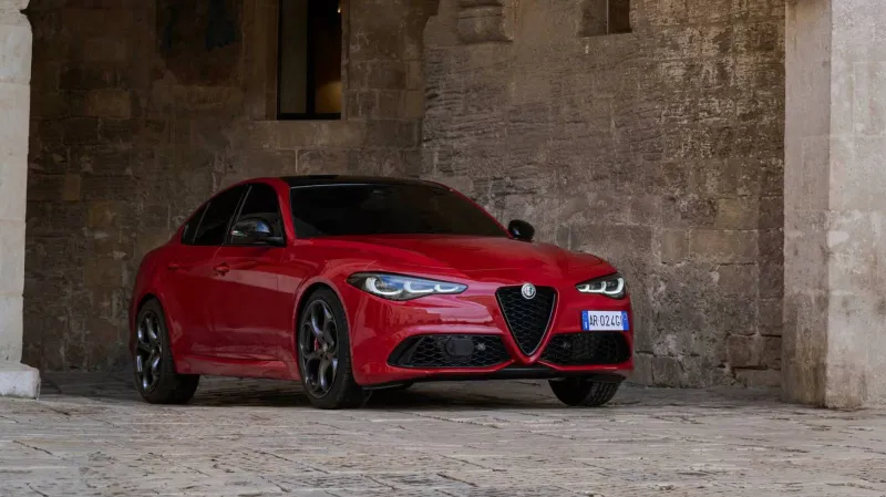قرار مفاجئ من ألفا روميو: تأجيل جوليا وستيلفيو حتى 2027.. ما الأسباب؟