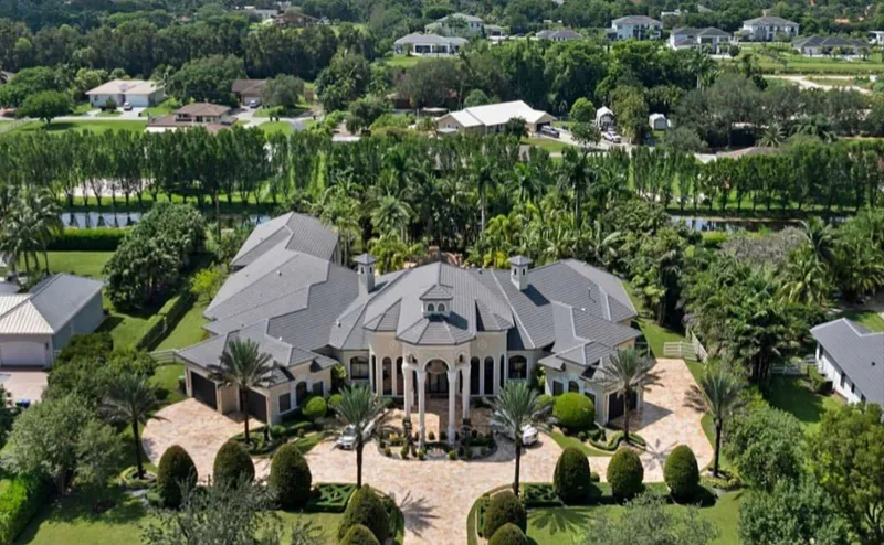 ريك روس يعرض منزله في فلوريدا للبيع بـ 6.5 مليون دولار أمريكي