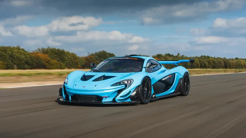 ماكلارين P1 GTR 2015 للبيع: سيارة سباق نادرة مع محرك V8 كهربائي وقوة 986 حصانًا