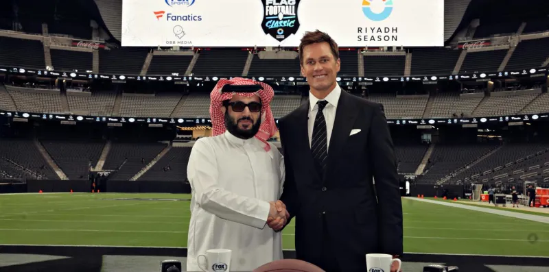 توم برادي يستعد للعودة إلى الملاعب في مباراة كرة القدم الأمريكية في السعودية