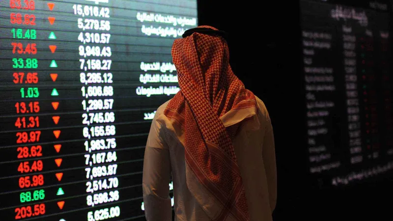 السوق السعودية تغلق بالمنطقة الحمراء وسط صعود أرامكو وتراجع البنوك