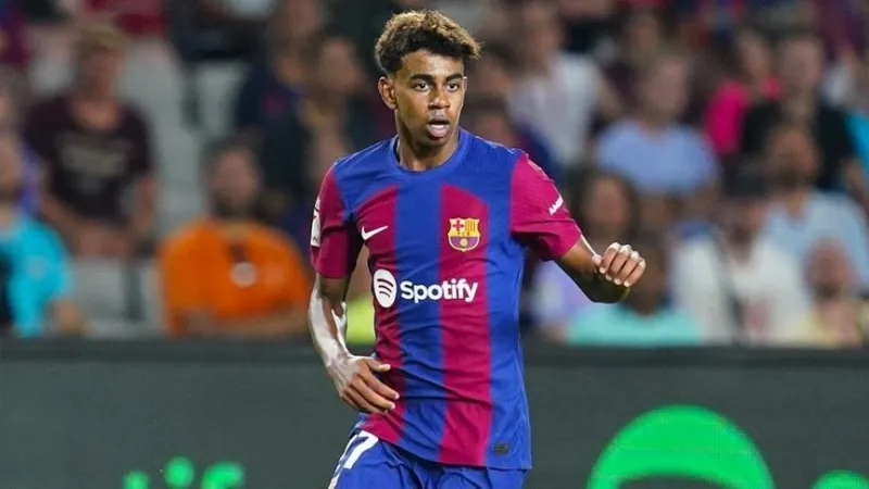 فيديو رقص لامين يامال ونيكي نيكول يحقق تفاعلاً هائلًا ويثير الجدل