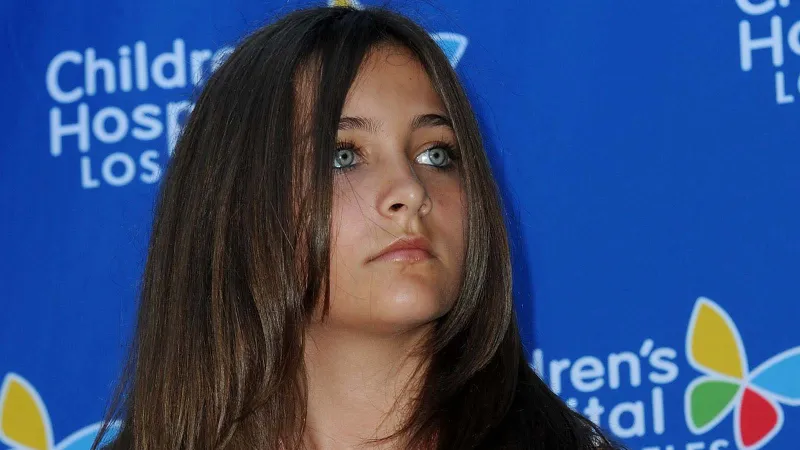 ابنة مايكل جاكسون تتهم القائمين على تركة والدها بإساءة إدارة الأموال