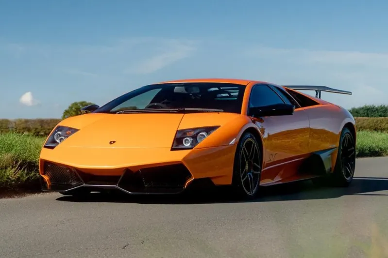 من لامبورغيني إلى فيراري.. مزادات السيارات الفاخرة تحقق مليار دولار مبيعات