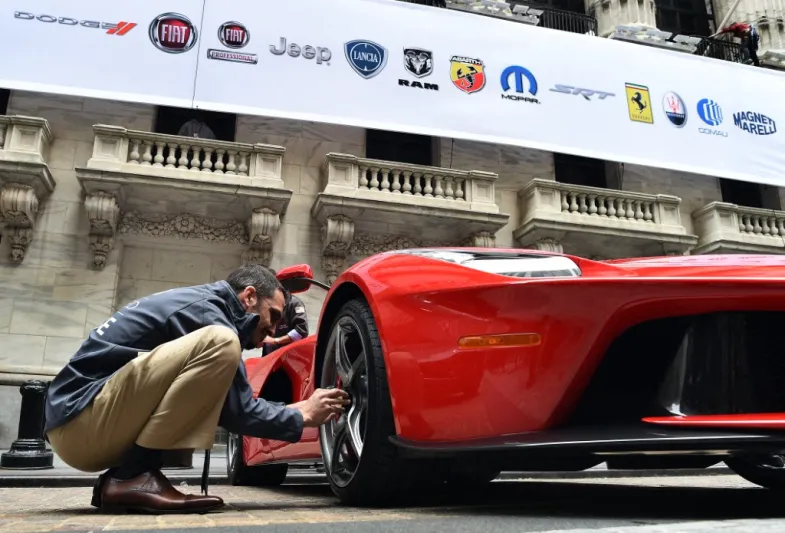 سر من كواليس تطوير "لا فيراري" يظهر للعلن في مزاد تاريخي
