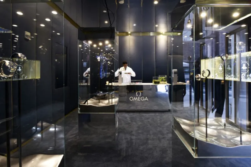 من سطح القمر إلى قاعة المزاد.. ساعات أوميغا نادرة للبيع الآن