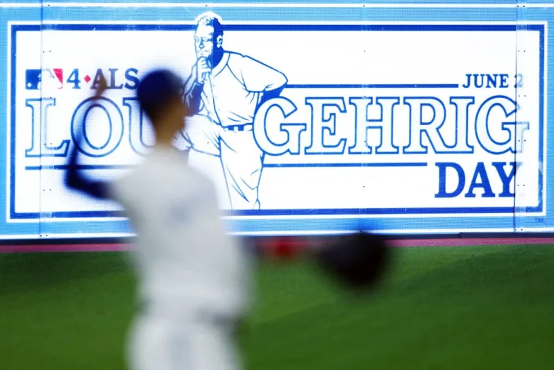 بعد 80 عامًا: قميص لو غيريغ يُباع بمبلغ قياسي في مزاد تاريخي!