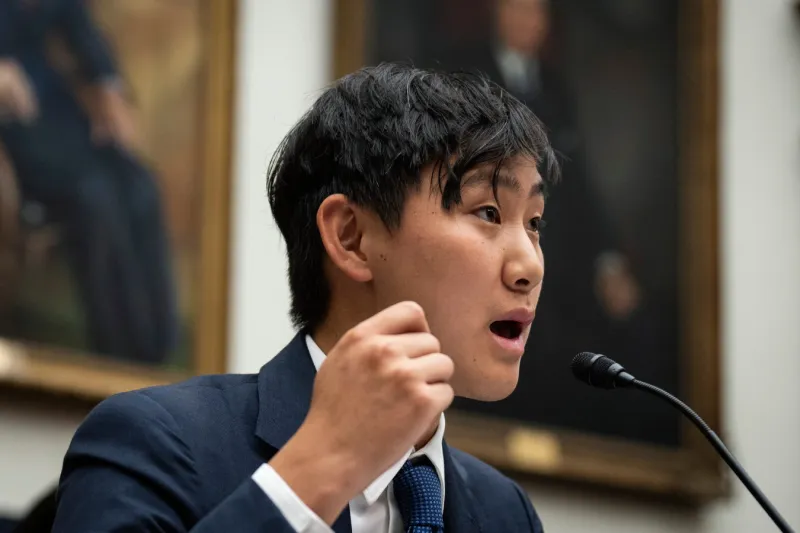 ألكسندر وانغ: مراهقو اليوم قادرون على تكرار تجربة بيل غيتس