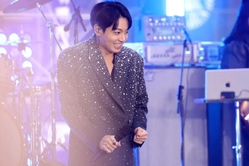 جونغكوك يكسر الأرقام القياسية بألبومه الفردي GOLDEN (فيديو)