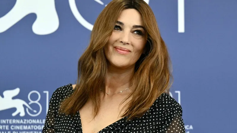 مونيكا بيلوتشي تكشف أول صورة من فيلم 7Dogs مع أحمد عز