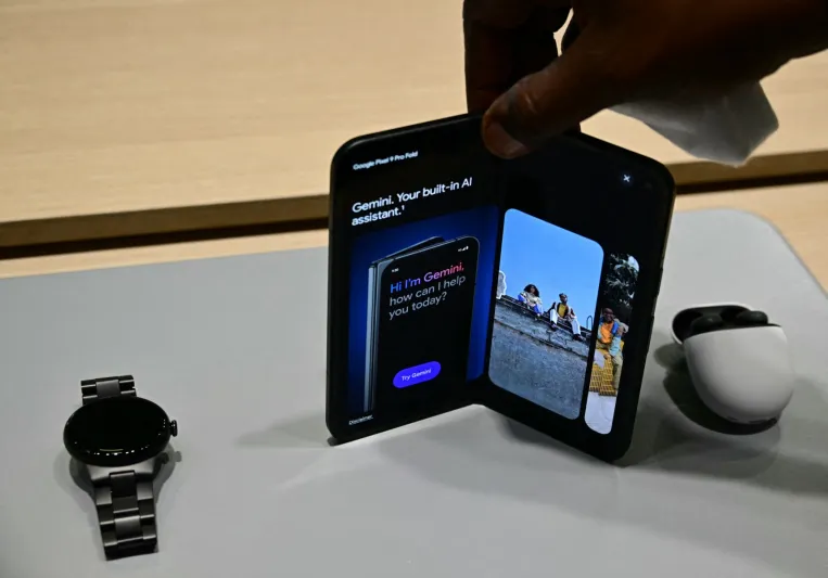 منافسة ساخنة.. جوجل بكسل 10 برو فولد يفشل أمام منافسيه في اختبار التحمل (فيديو)