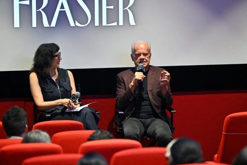 في السبعين من عمره.. الممثل كيلسي غرامر يُرزق بطفله الثامن 