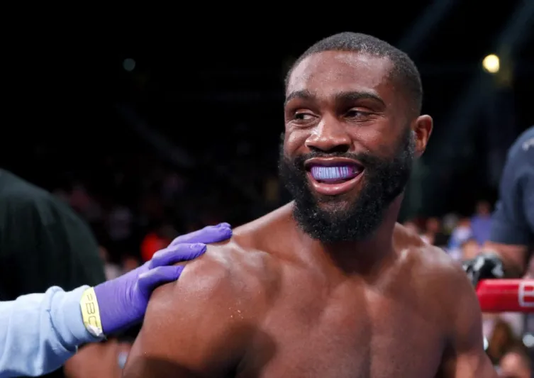 إينيس يرفع التحدي: سأُسكت الجميع في أول نزال بوزن 154 رطلاً أمام ليما