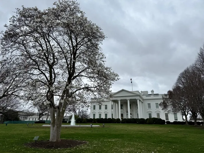 ترامب يعلن بدء هدم الجناح الشرقي في البيت الأبيض لبناء قاعة احتفالات فاخرة