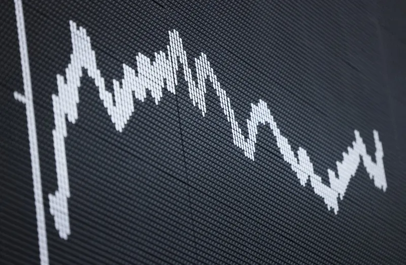 بعد ركود طويل.. هل بدأت علامات تعافي قطاع السلع الفاخرة بقيادة LVMH؟