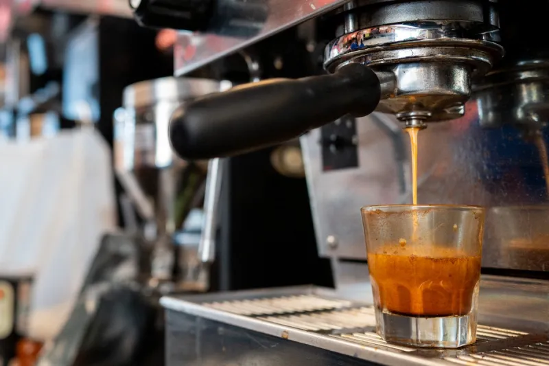 هل شرب الإسبريسو قبل التمرين مفيد؟.. طبيب يجيب