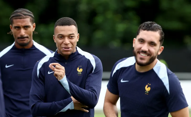 فلوريان توفان يحطم رقم كريم بنزيما ويكتب التاريخ مع المنتخب الفرنسي