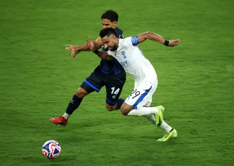 الكلاسيكو ينتظر سالم الدوسري.. هل سيكون جاهزًا للمواجهة الحاسمة أمام الاتحاد؟