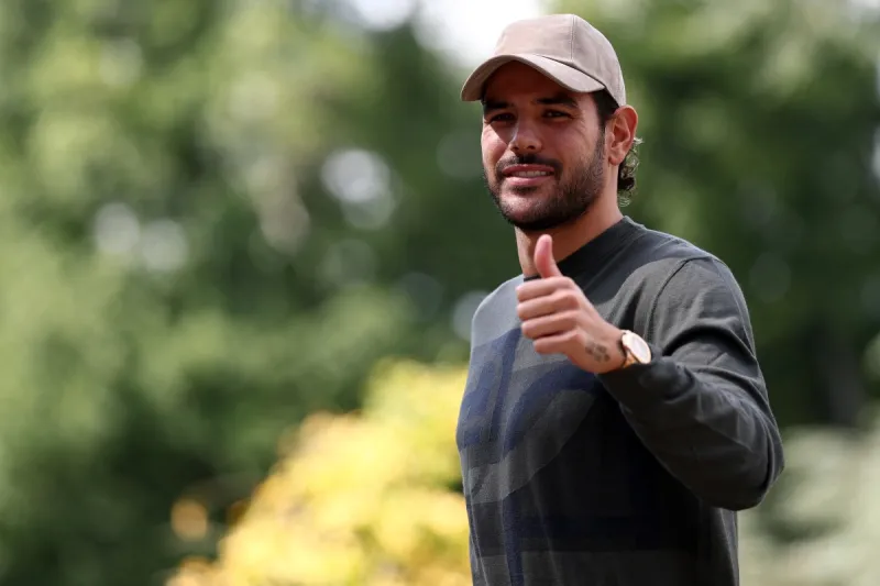 ثنائي الهلال هيرنانديز ونونيز يُعيدان لمحات الطفولة بتبادل إلقاء البيض  (فيديو)