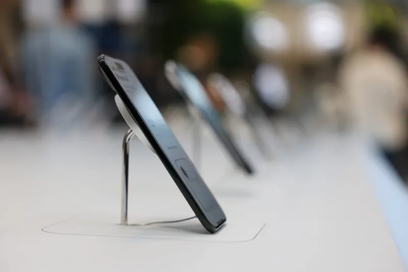 وداعًا للأزرار الميكانيكية..  تسريبات تكشف مستقبل iPhone 20